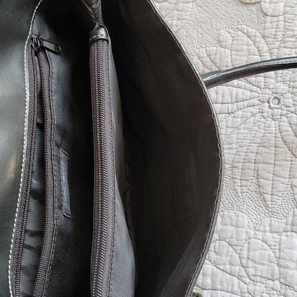 Nine West black leather look medium size purse - Picture 4 of 5